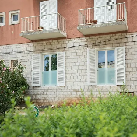 Luxury 4 Star In The Old Town * زادار