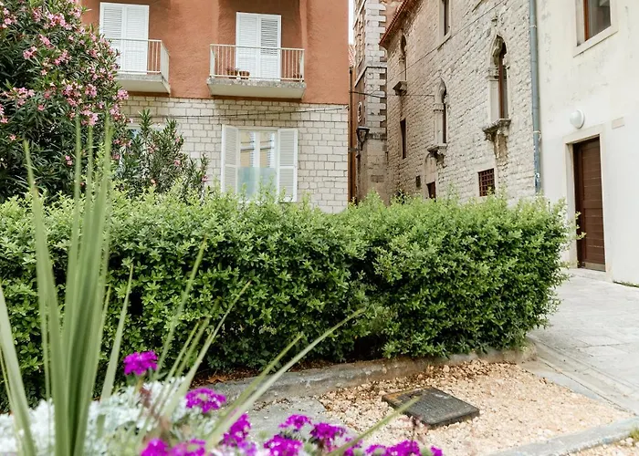 Luxury 4 Star In The Old Town * زادار