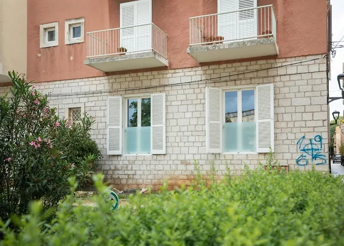 Luxury 4 Star In The Old Town * زادار