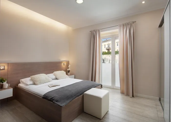 Luxury 4 Star In The Old Town Apartment *