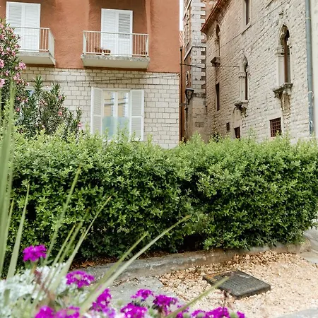 Luxury 4 Star In The Old Town * Zara