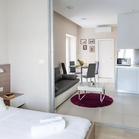 Luxury 4 Star In The Old Town Apartment