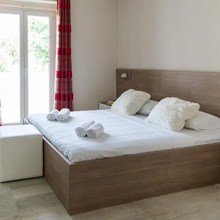 Luxury 4 Star In The Old Town * Zara