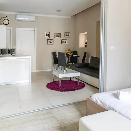 Luxury 4 Star In The Old Town * Zara