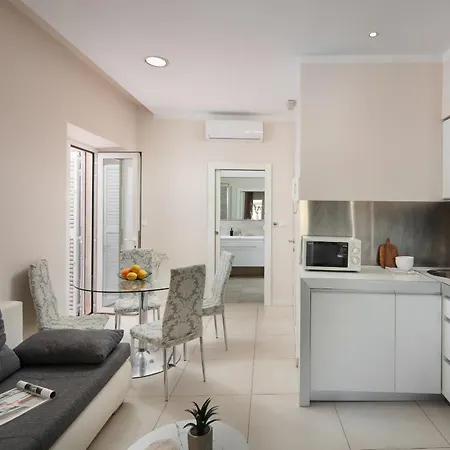 Luxury 4 Star In The Old Town * Zara