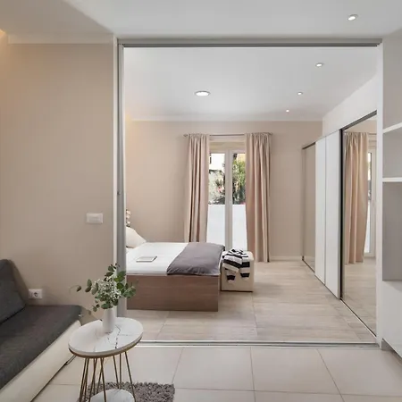 Luxury 4 Star In The Old Town Apartment