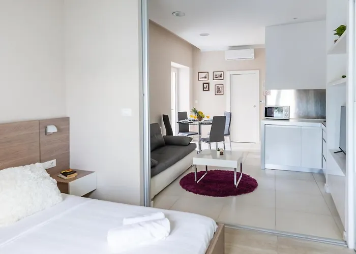 Luxury 4 Star In The Old Town Apartman