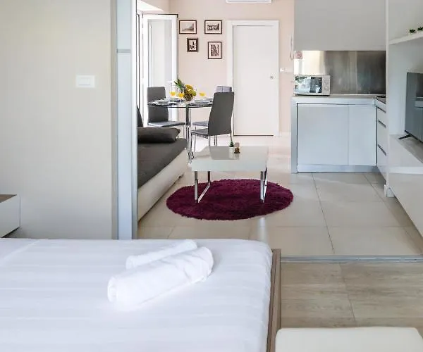 Апартаменты Luxury 4 Star In The Old Town *